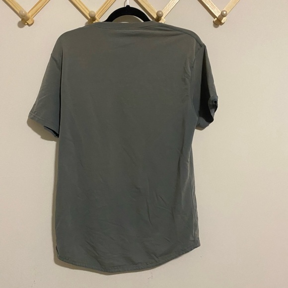 Bylt Basics Grey/Green V-neck Workout Tee size Medium - Picture 5 of 5